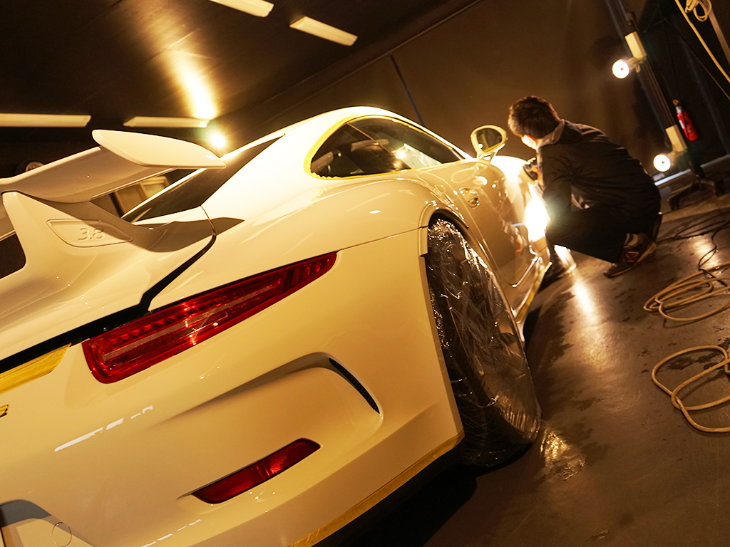ポルシェGT3作業風景